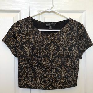 Short sleeve crop top